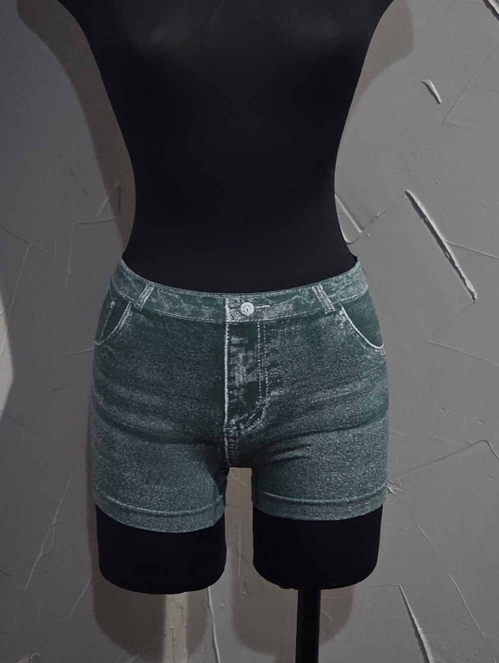 Women's printed denim short comfortable stretchable. M/L